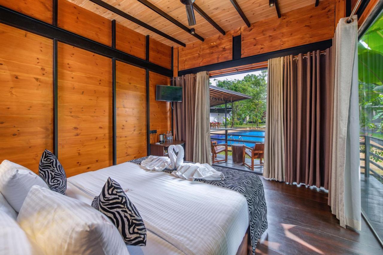 Atha Resort Sigiriya Exteriör bild A room at the resort