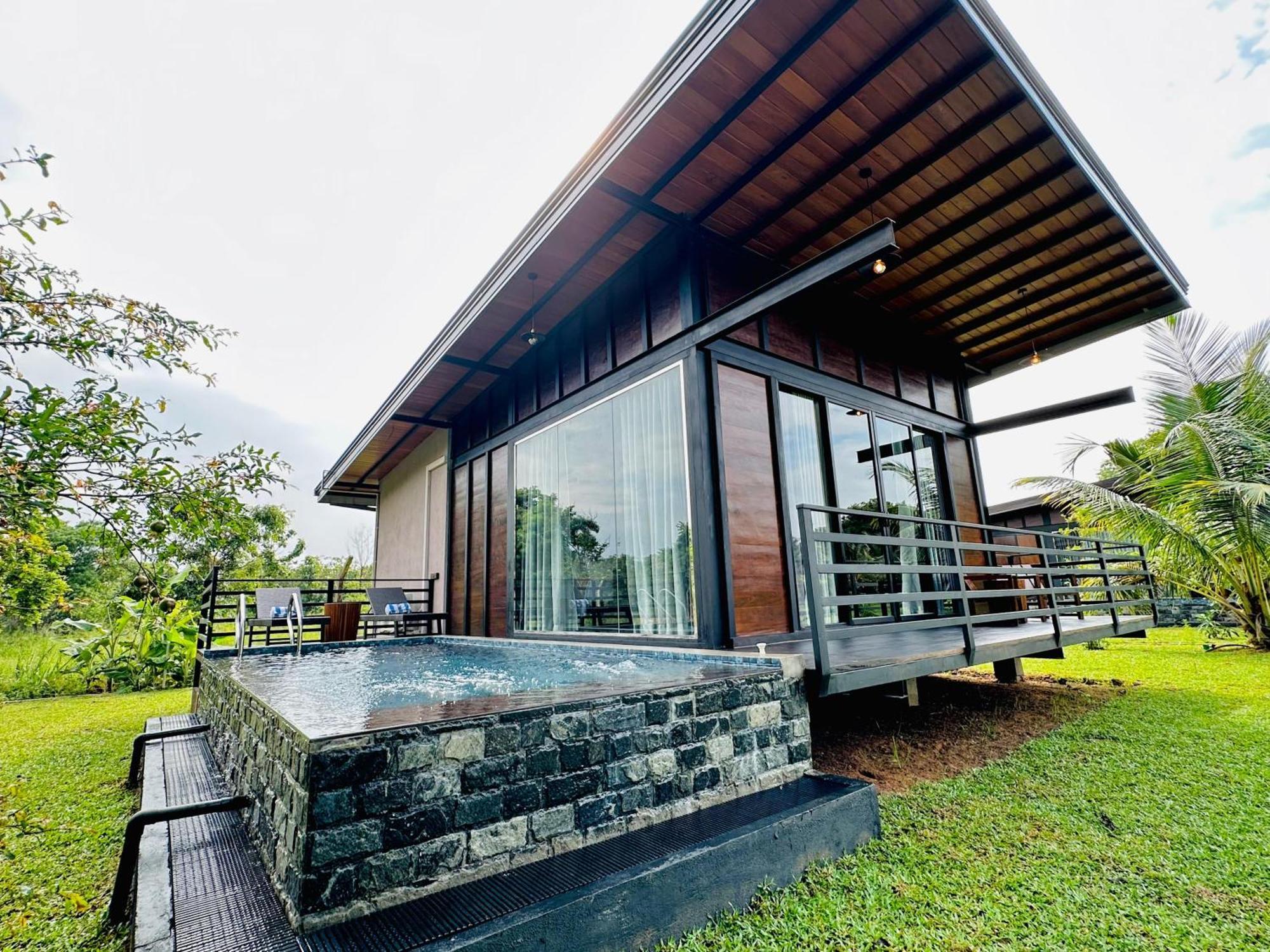Atha Resort Sigiriya Exteriör bild A villa at the resort