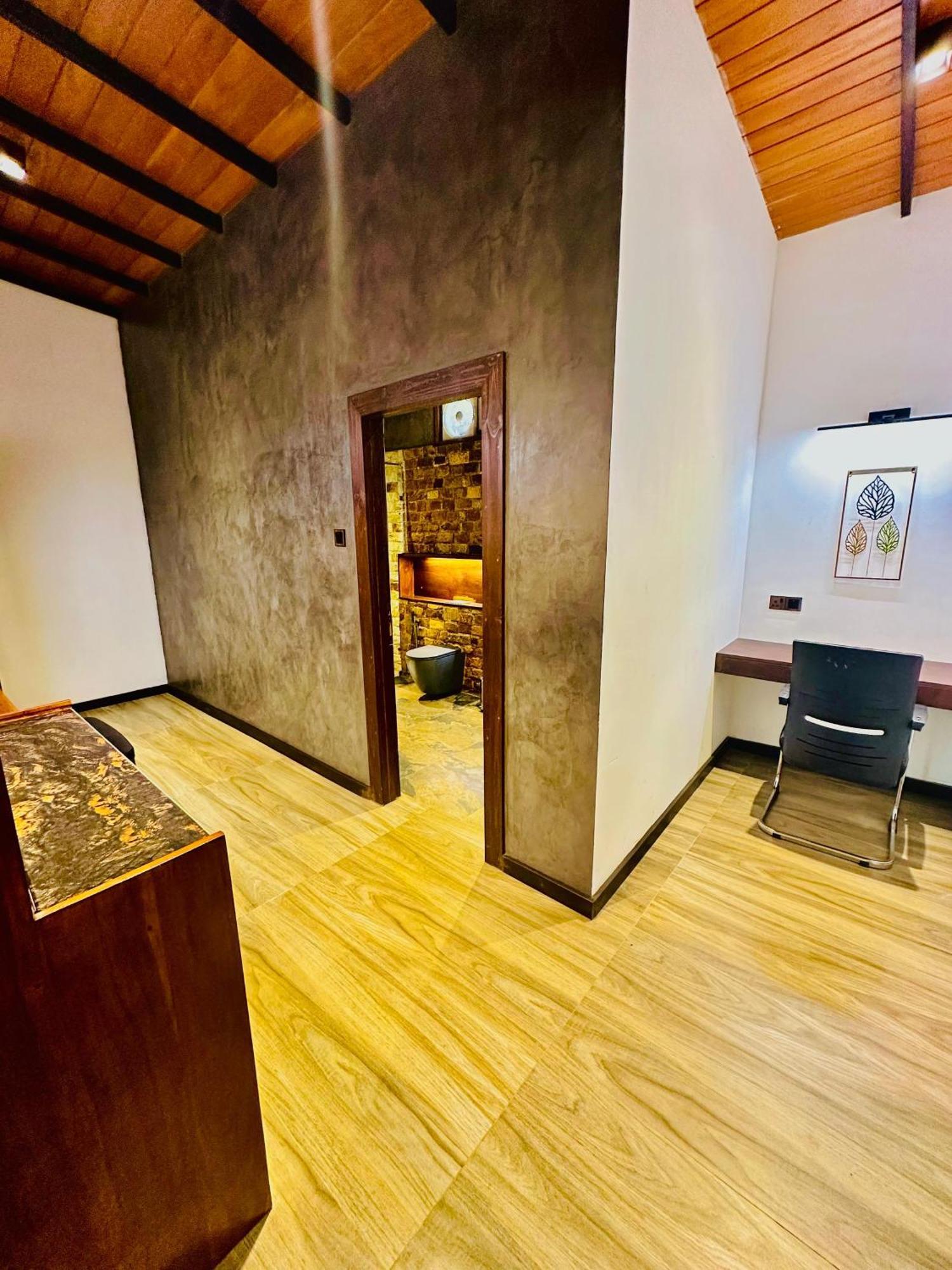 Atha Resort Sigiriya Exteriör bild A private room at a spa in India