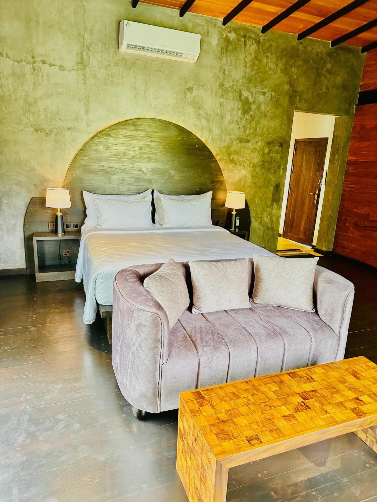 Atha Resort Sigiriya Exteriör bild A bedroom at the hotel